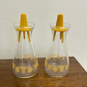 Vintage PYREX Butterfly Gold Flower Pattern Vinegar & Oil Glass Cruet Set FAB 💛